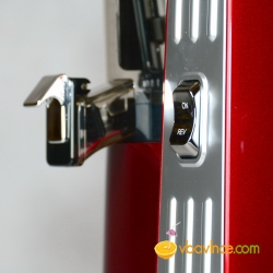Sana EUJ-828 - 3. gen - barva červená - luxusní šnekový odšťavňovač