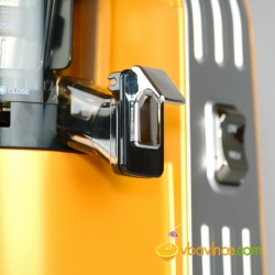 Sana EUJ-828 - 3. gen - barva žluto-oranžová matná - luxusní šnekový odšťavňovač